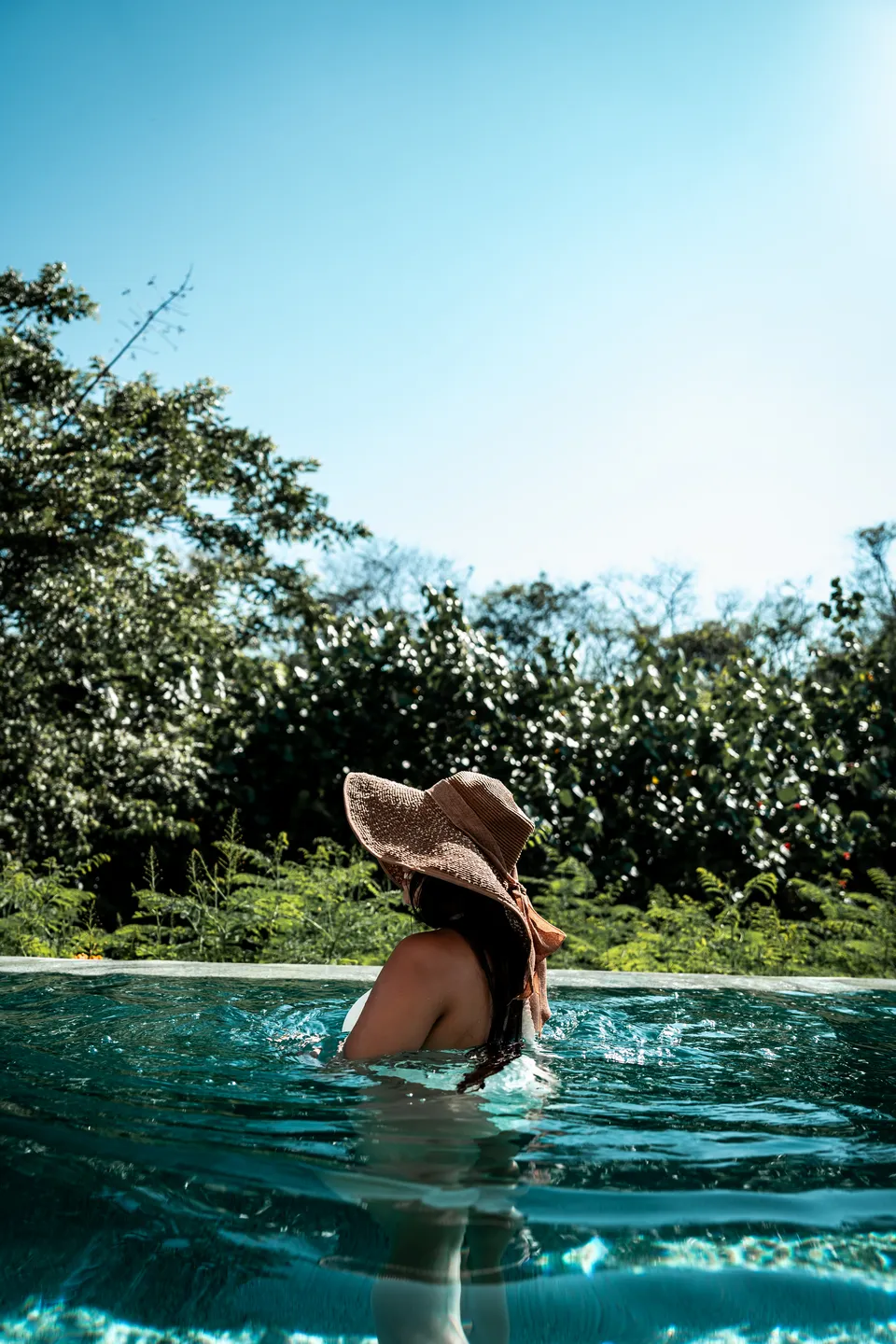 Guest enjoying the piscine