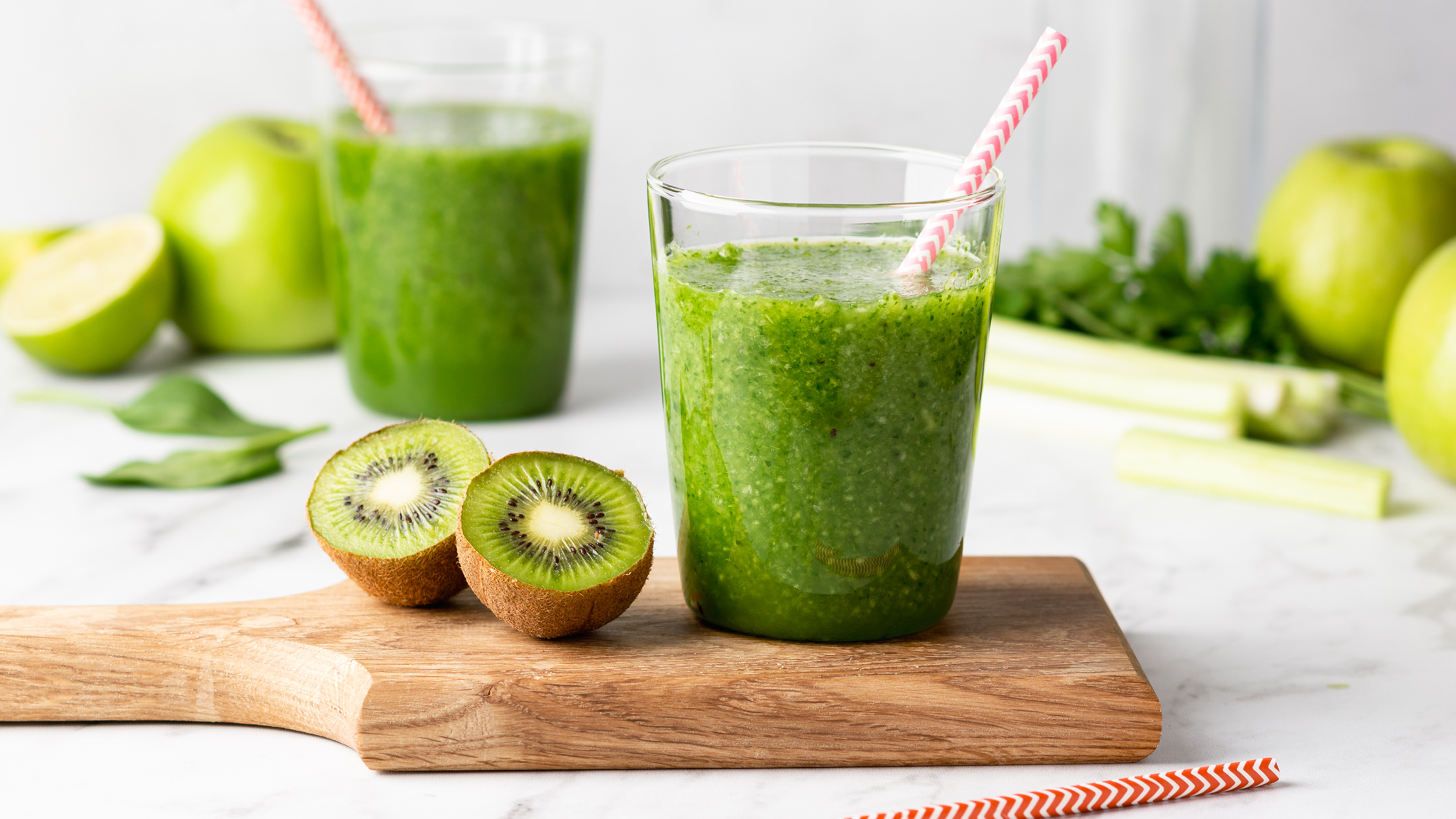 Refresh Your Christmas with this Healthy Green Smoothie