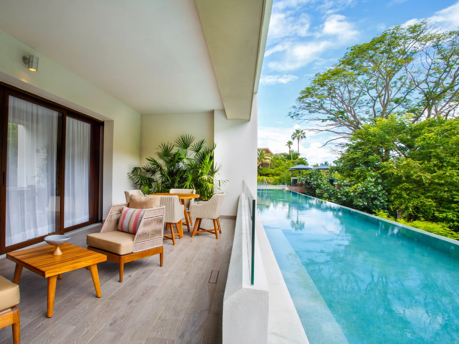 Jungle View · Swim-Up