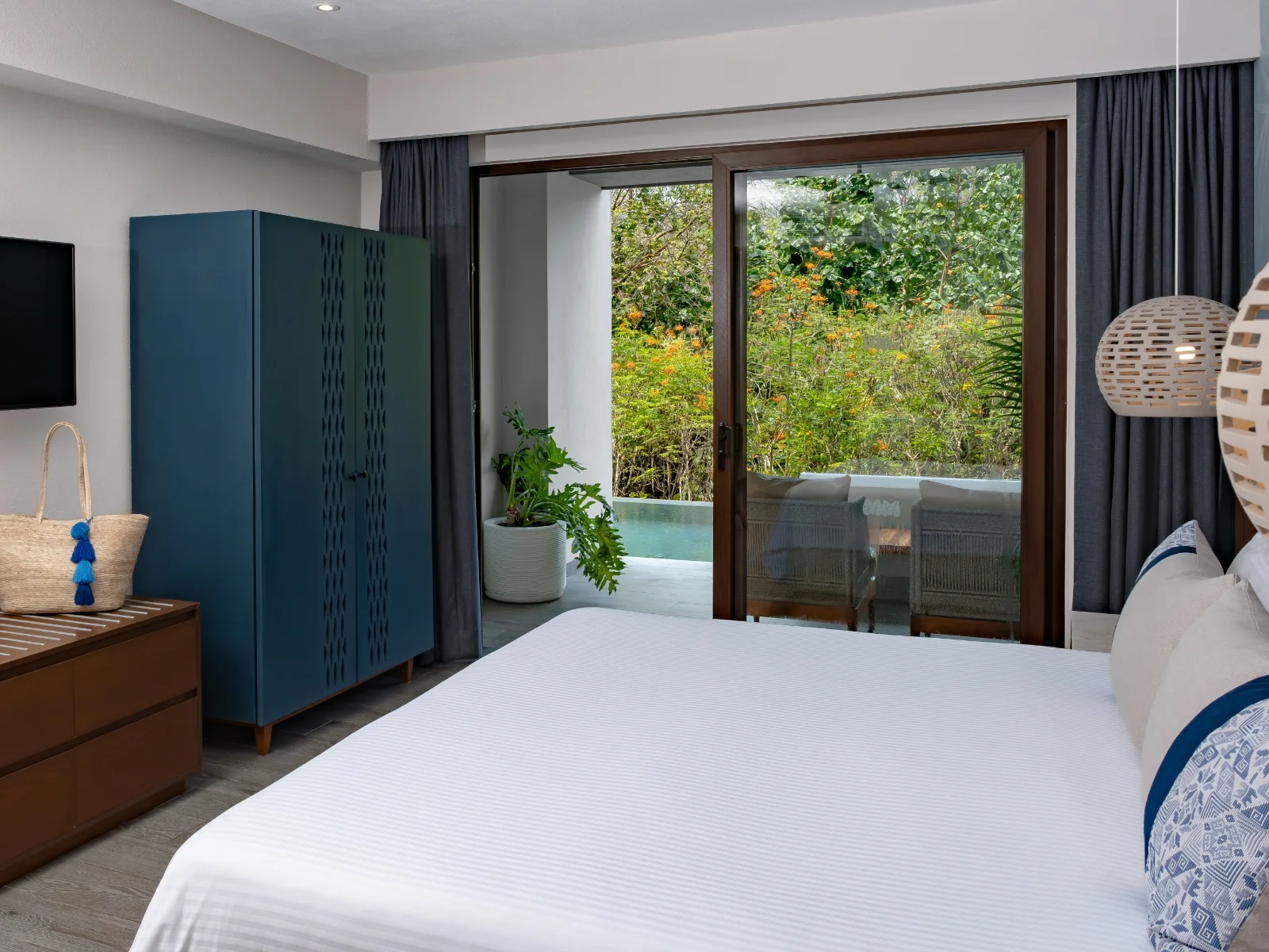 Allure Room Swim-Up - Jungle View