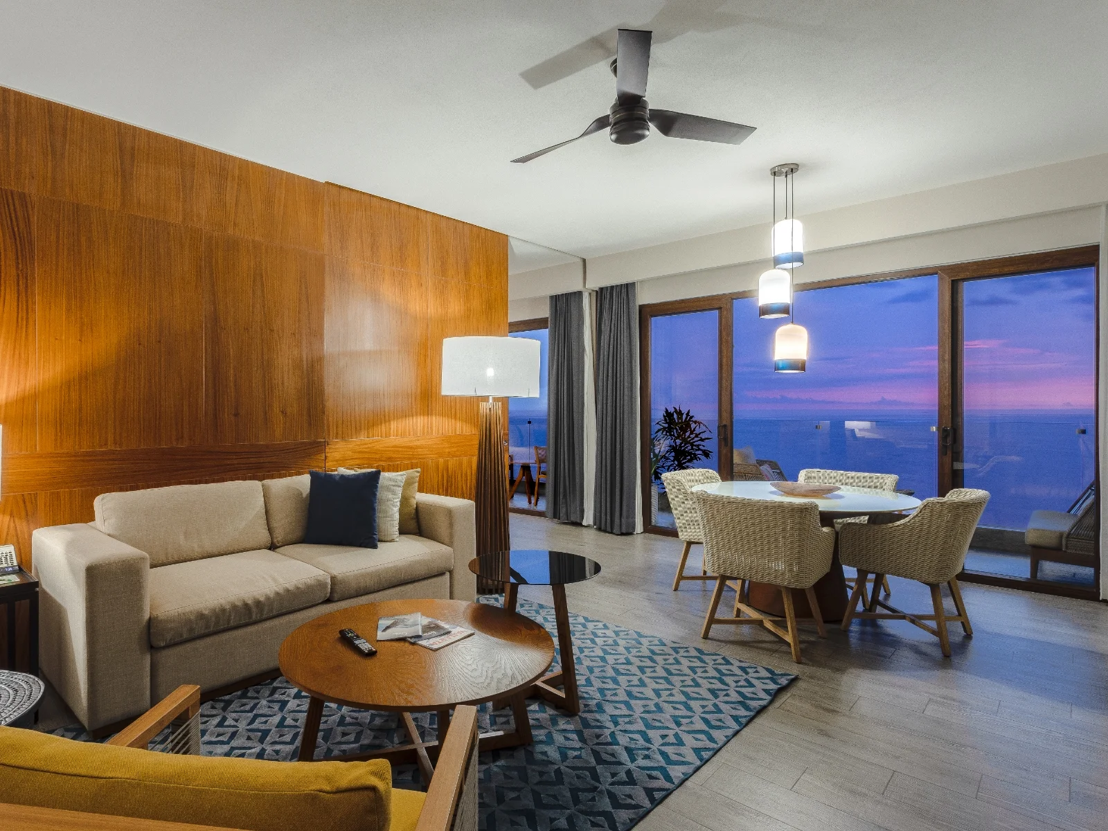 Two-Bedroom Lock-off Armony Suite – Ocean View