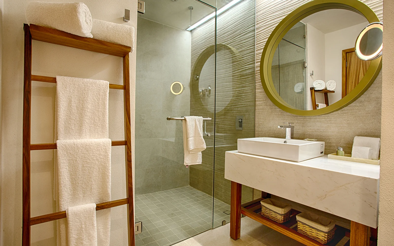 Lush room Armony Luxury Resort & Spa
