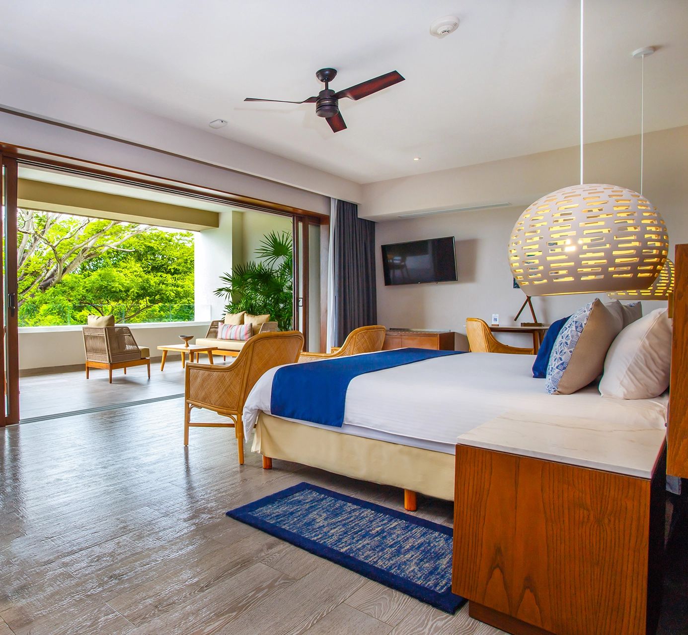 Lush Rooms
