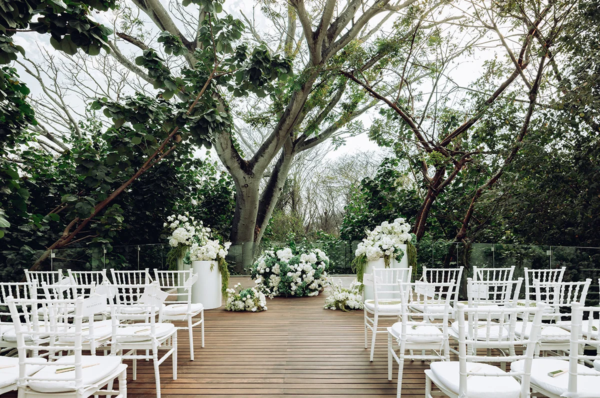 Make your wedding a magical beach moment